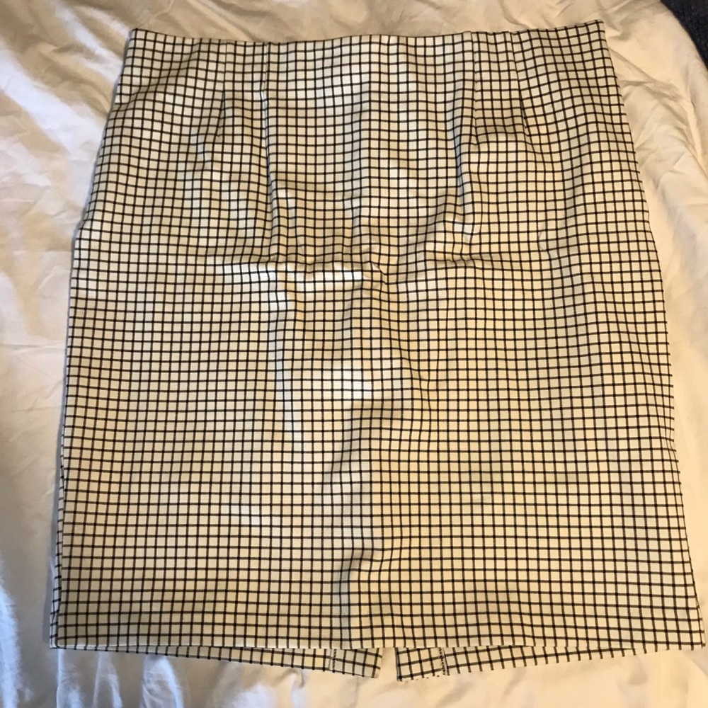 Pencil skirt - Amanda & Chelsea